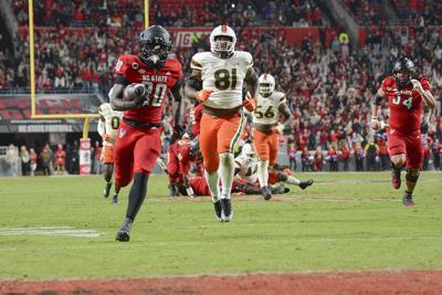 FBvsMiami_RaphaelTouchdown_JH.jpg